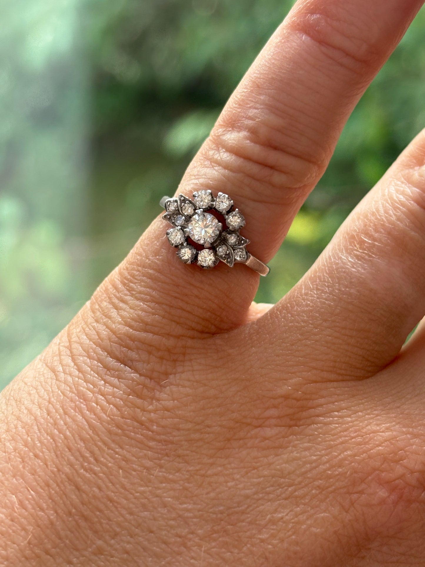 Vintage mid 20th century diamond engagment / cluster ring