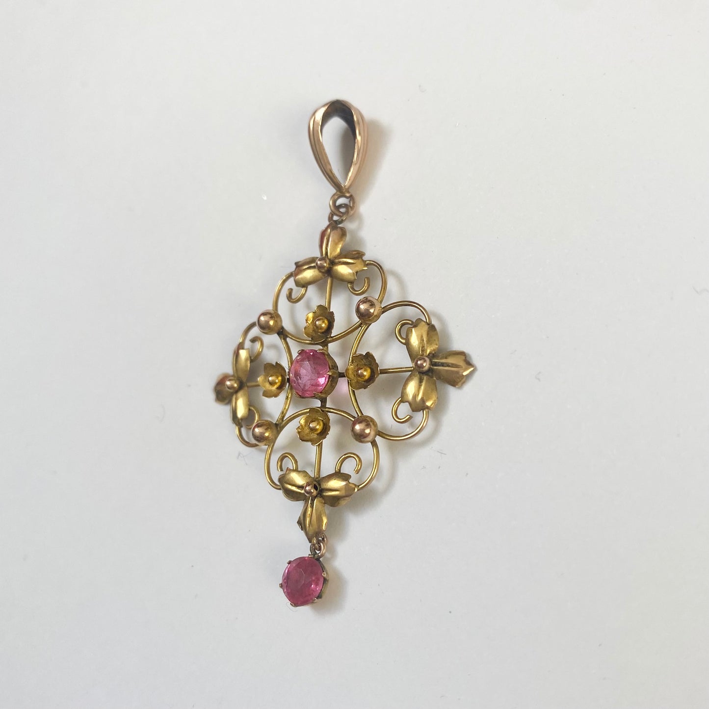 A very pretty antique early 20th century pink paste floral / flower pendant.