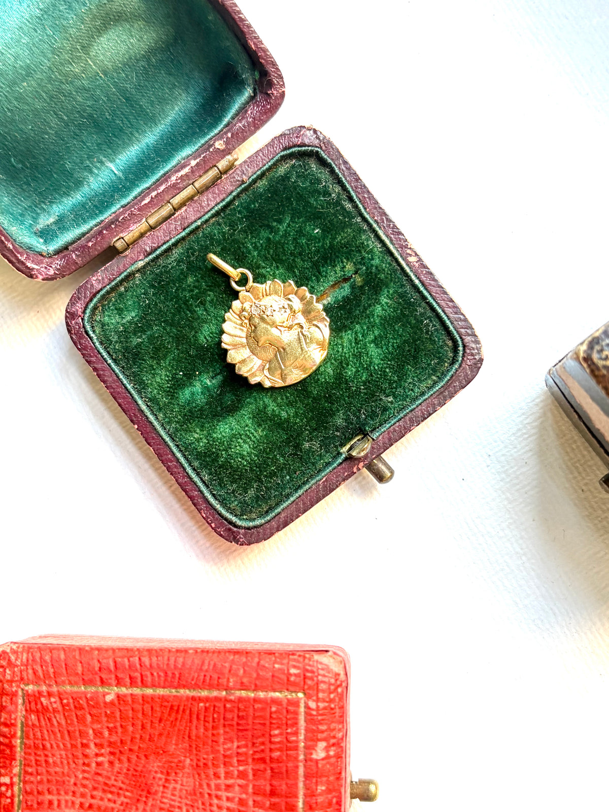 Antique Art Nouveau gold diamond pendant