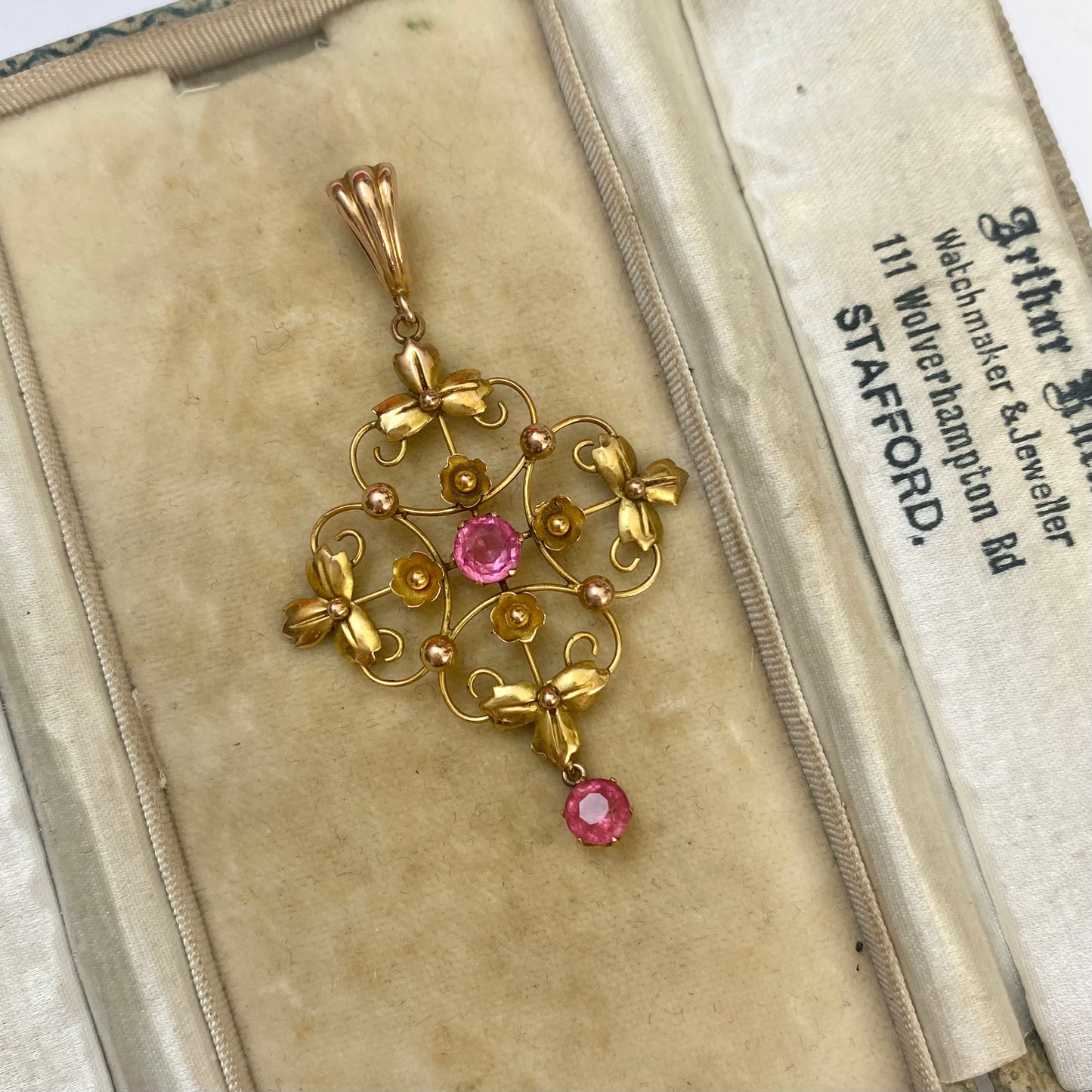 A very pretty antique early 20th century pink paste floral / flower pendant.