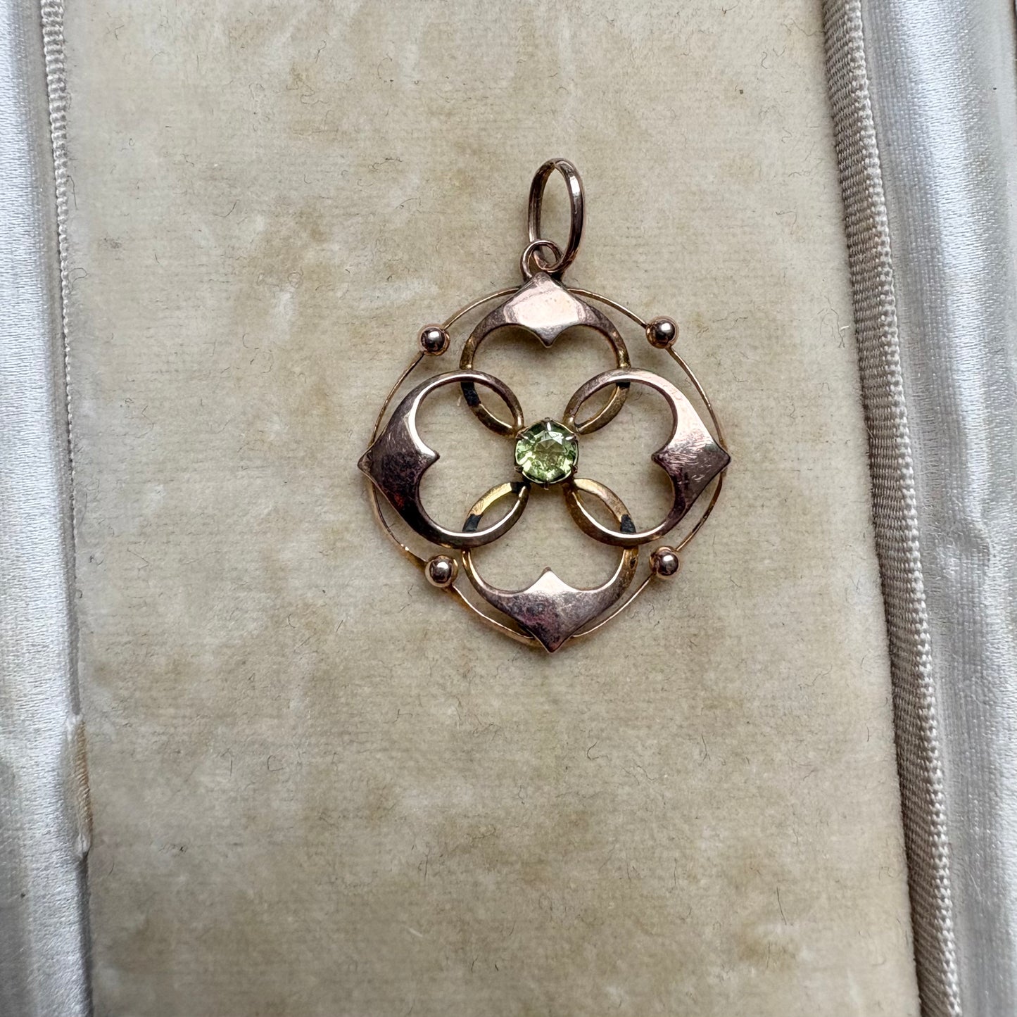 Antique Early 20th century 9ct gold peridot pendant