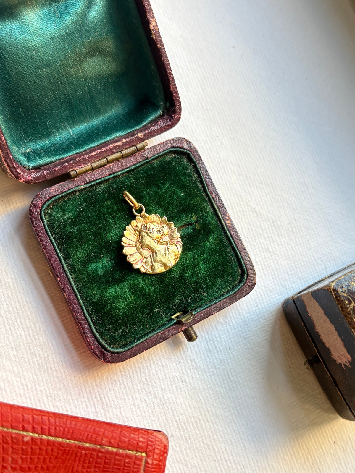 Antique Art Nouveau gold diamond pendant
