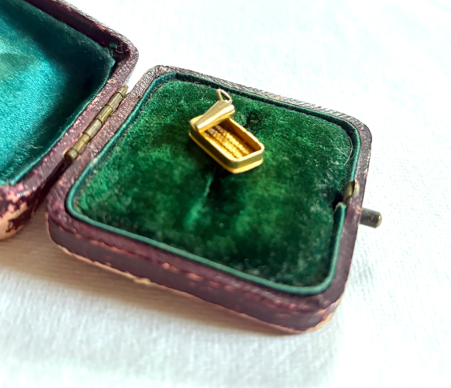 Vintage 9ct gold ,sardine, fish charm