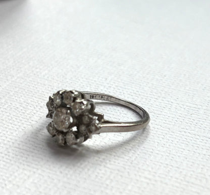 Vintage mid 20th century diamond engagment / cluster ring