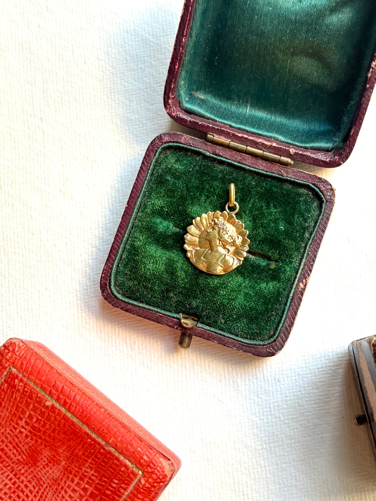 Antique Art Nouveau gold diamond pendant