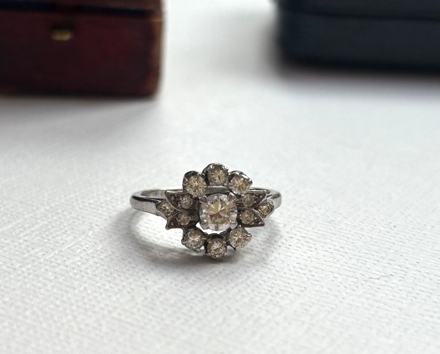 Vintage mid 20th century diamond engagment / cluster ring