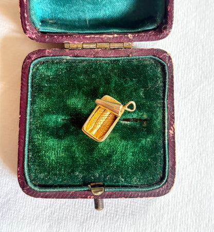 Vintage 9ct gold ,sardine, fish charm