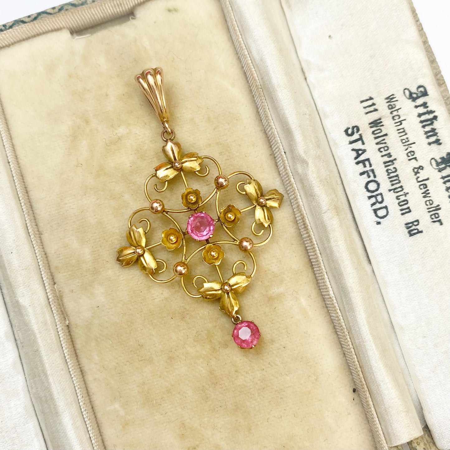 A very pretty antique early 20th century pink paste floral / flower pendant.