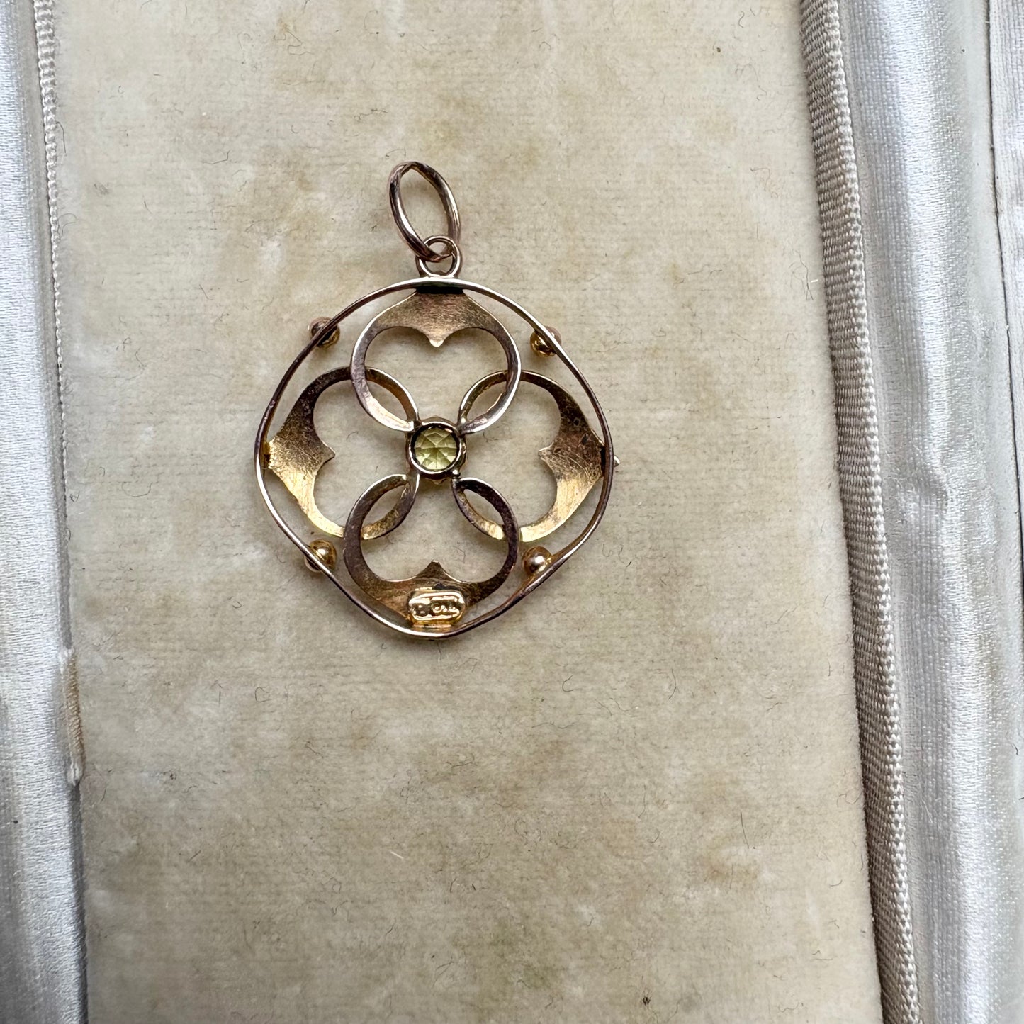 Antique Early 20th century 9ct gold peridot pendant