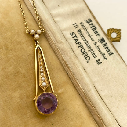 An Edwaridan 15ct gold amethyst and split pearl pendant, with integral chain.