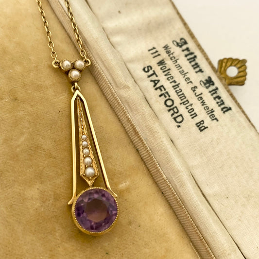 An Edwaridan 15ct gold amethyst and split pearl pendant, with integral chain.