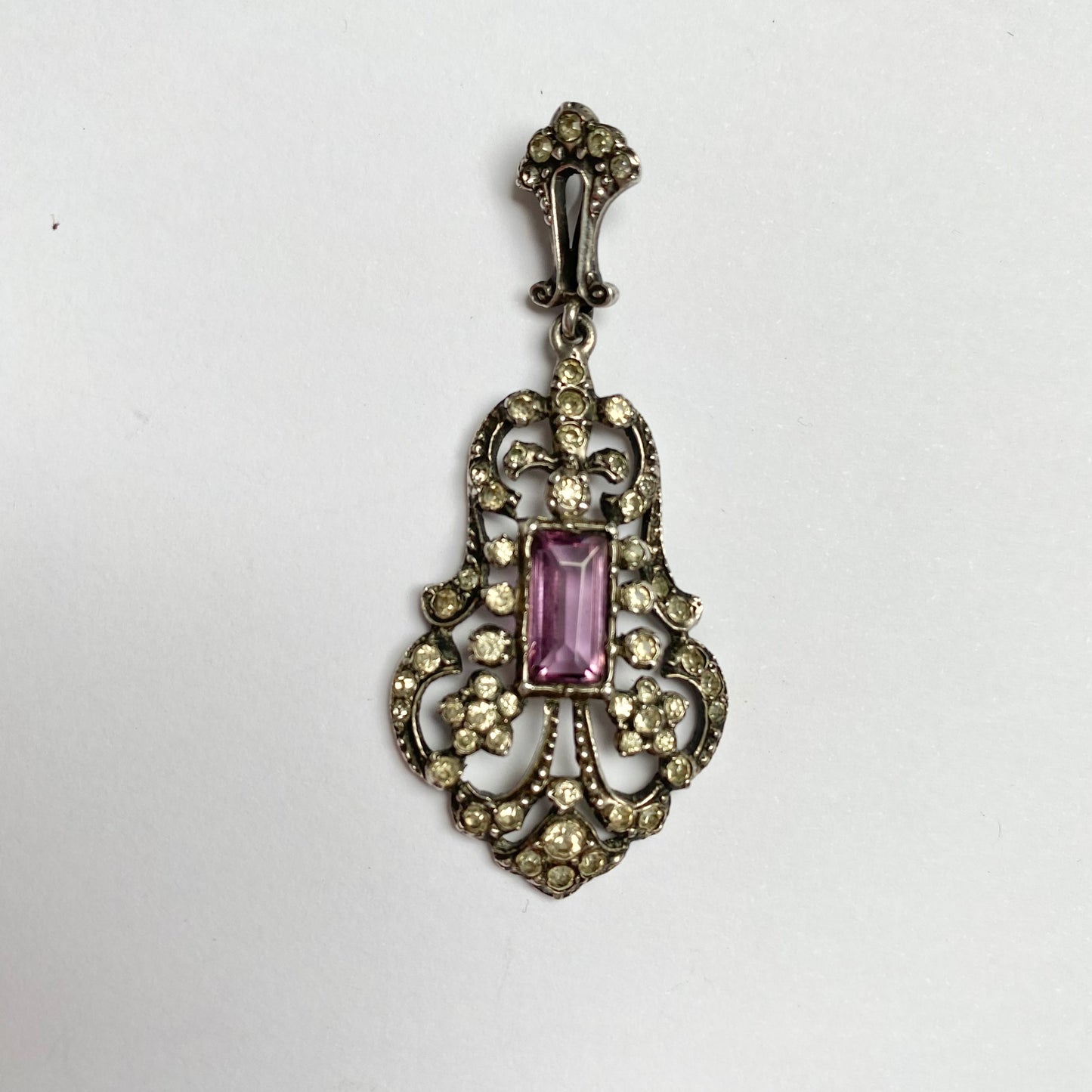 An early 20th century colourless and purple paste foliate pendant.