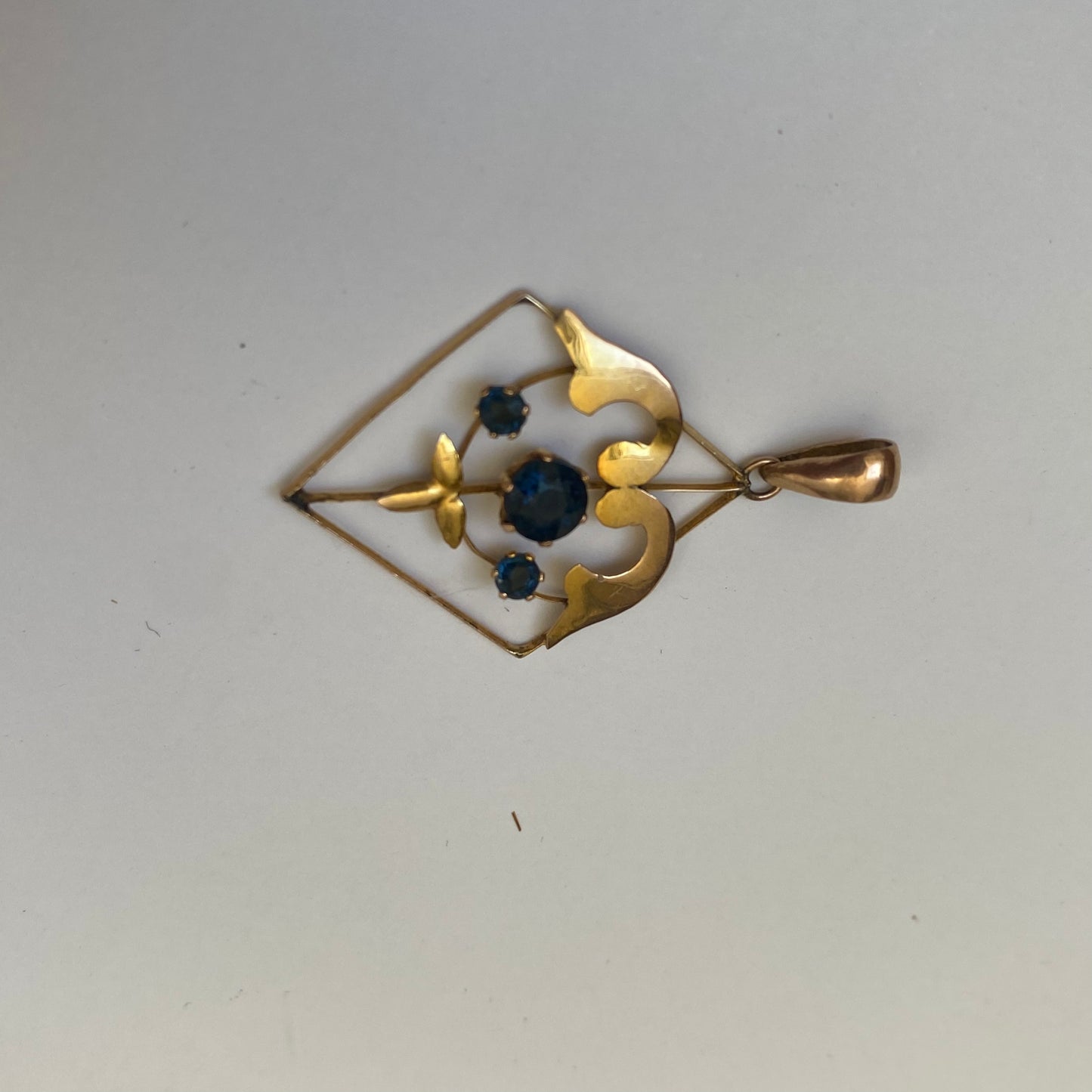 Early 20th century 9ct gold kite-shape pendant, set with sapphires.