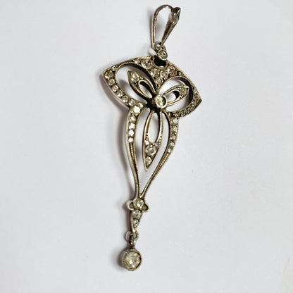 An Edwardian silver colourless paste foliate pendant.