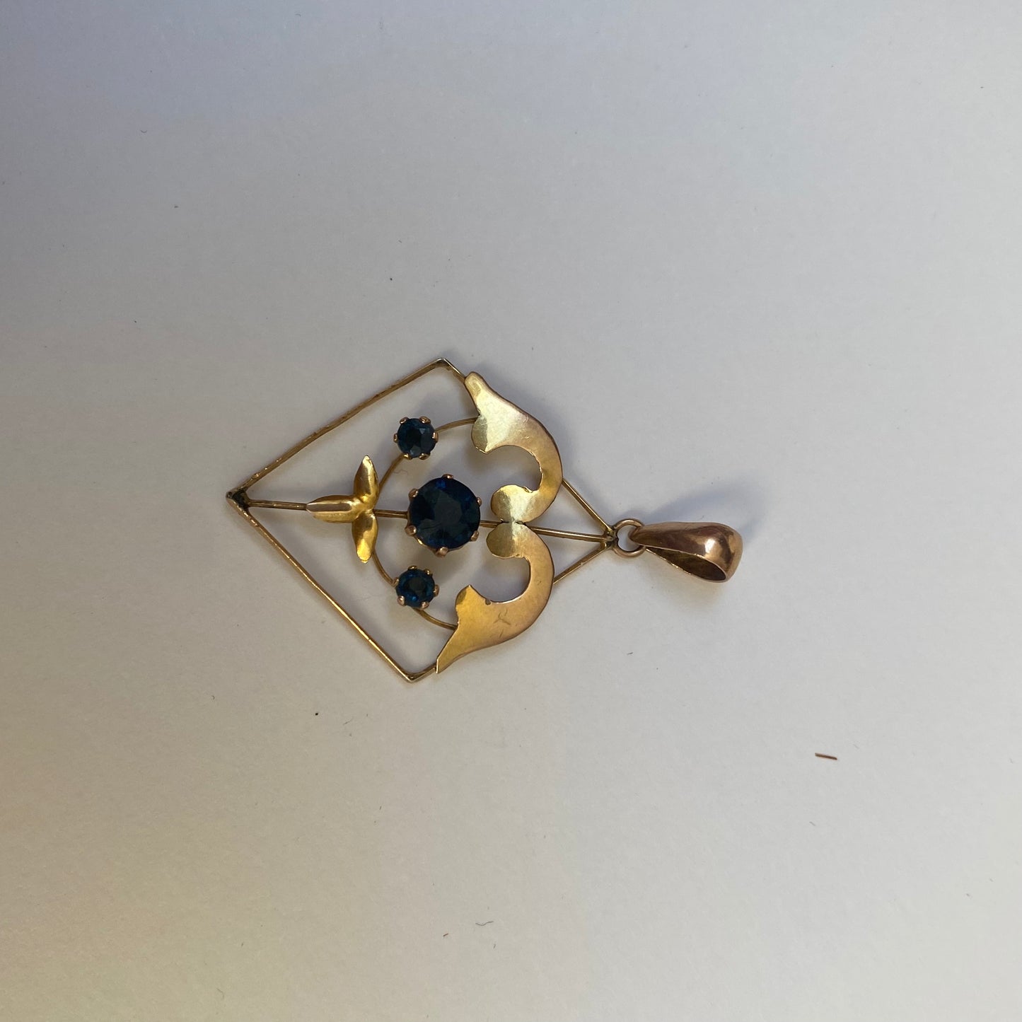 Early 20th century 9ct gold kite-shape pendant, set with sapphires.